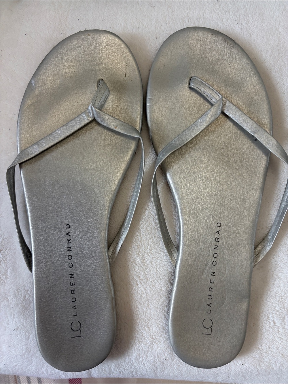 LC Lauren Conrad Slim Strap flip flops Black, Silver,Tan,gray,cream and blue - Picture 2 of 7